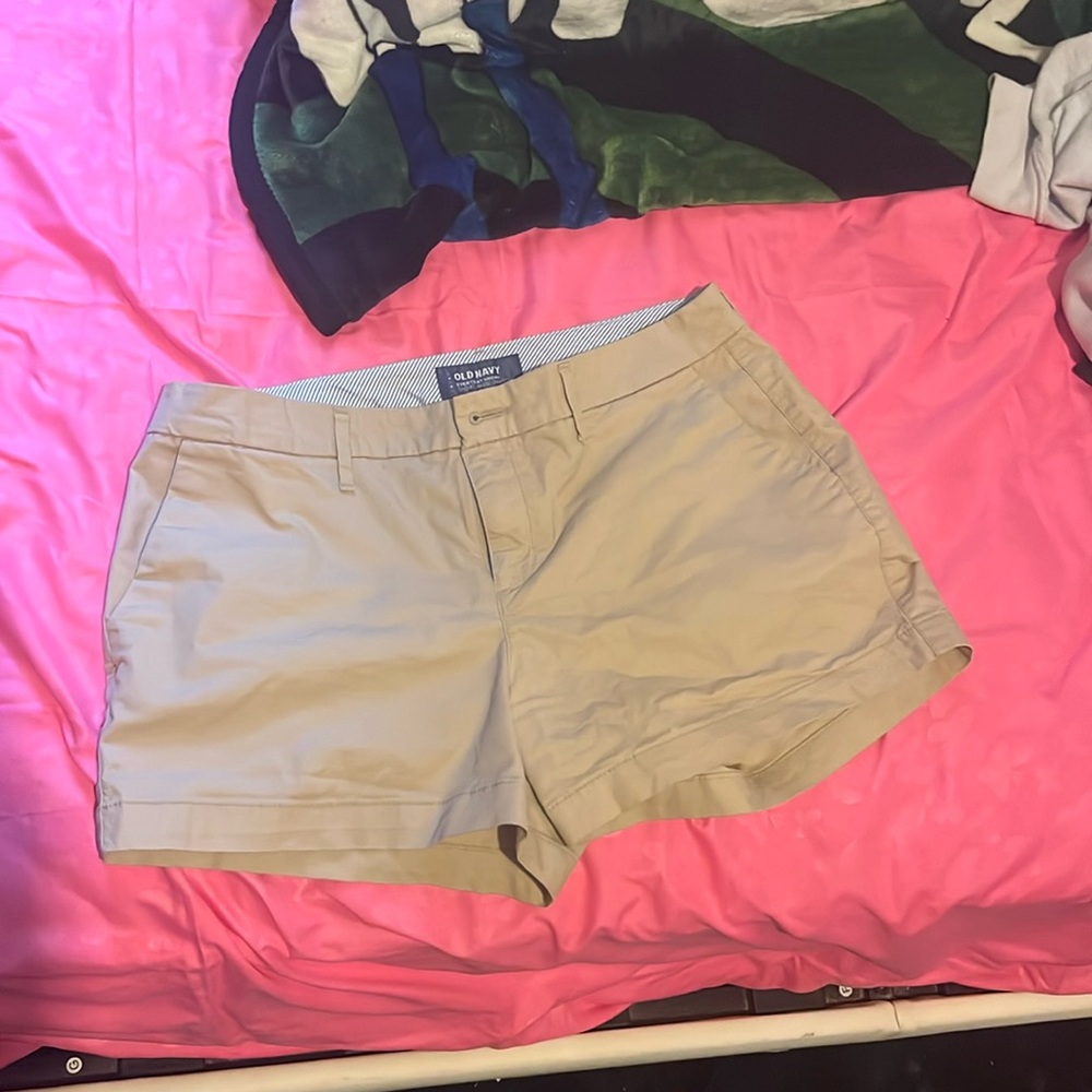 Old navy women khaki shorts